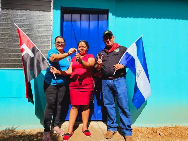 Entregan seis viviendas de interés social en Wiwilí