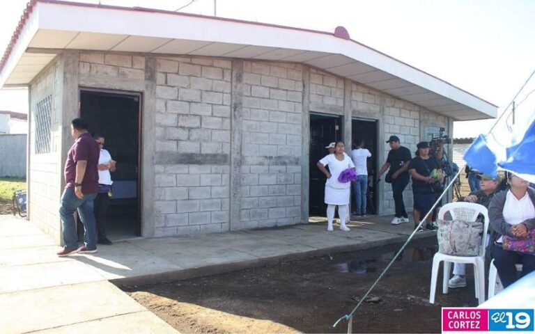 Inauguran puesto médico en El Crucero