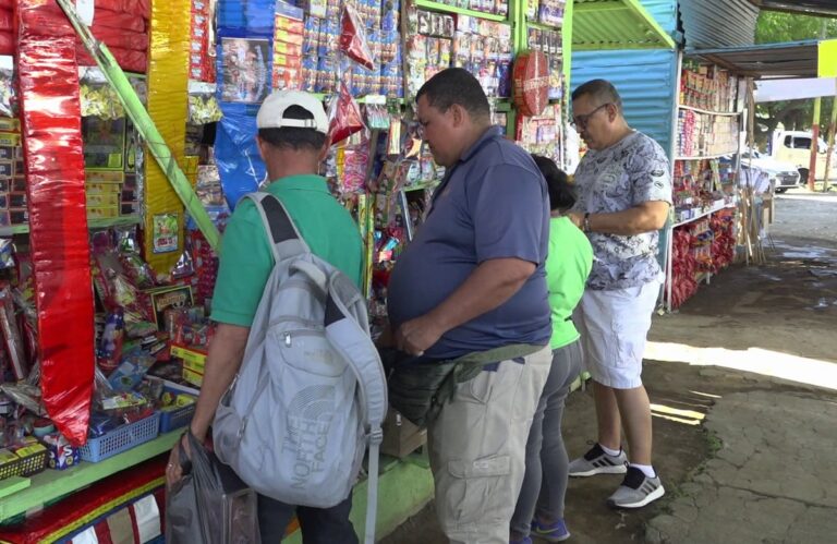 Comerciantes de pólvora invitan a familias adquirir fuegos artificiales