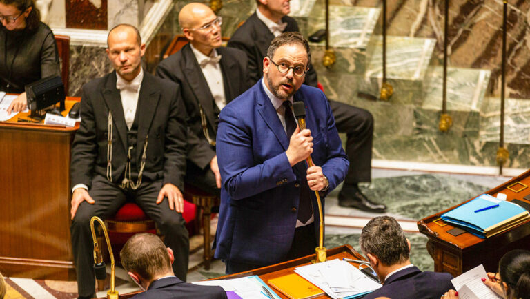 Dimite el Ministro de Salud de Francia tras aprobarse un proyecto de ley migratoria