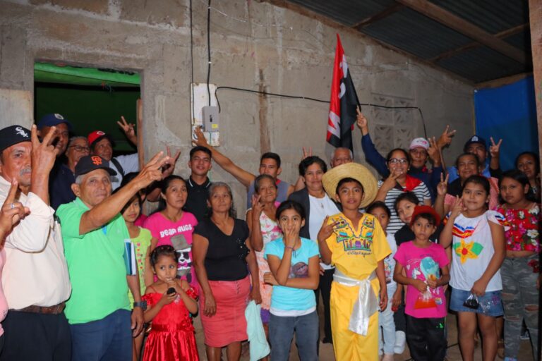 Más familias de Santa María de Pantasma cuentan con energía eléctrica
