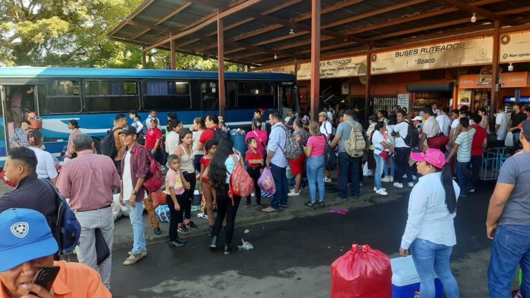Reportan allta afluencia de pasajeros que viajan a los departamentos a celebrar la navidad 