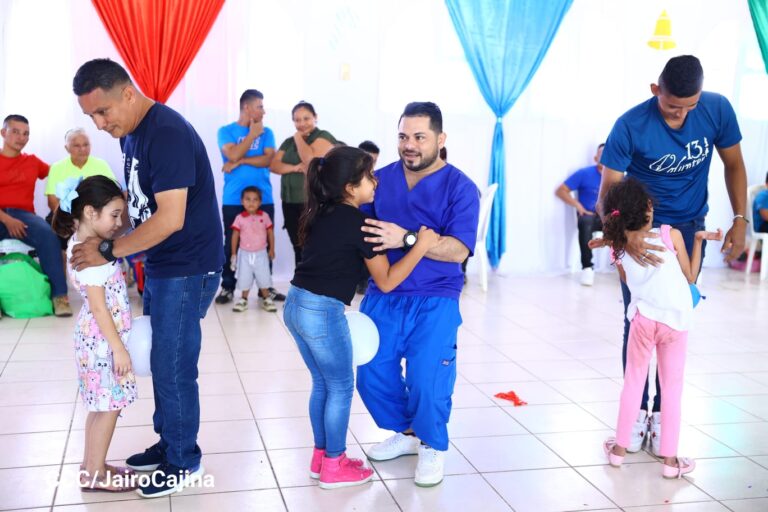 Privados de libertad reciben la visita de sus familiares