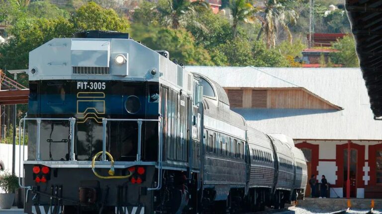 Inauguran tren del Corredor Interoceánico del Istmo de Tehuantepec 