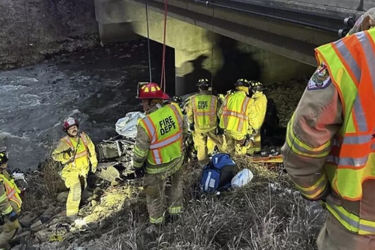 Hombre sobrevive de milagro al quedar atrapado en su camioneta