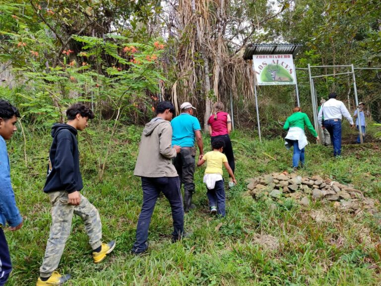 Movimiento Ambientalista visita Zoocriadero Los ALCES en Jalapa