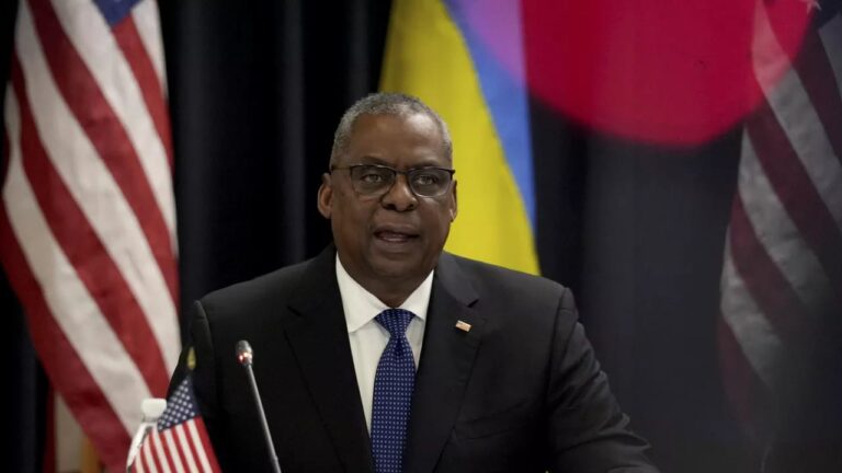 Secretario de Defensa de EEUU estuvo en UCI