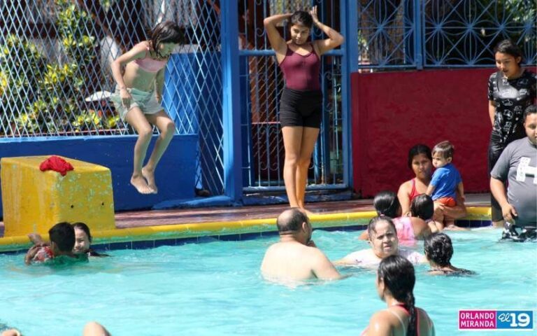 Turista visitan centros recreativos: Xiloá y Xilonem