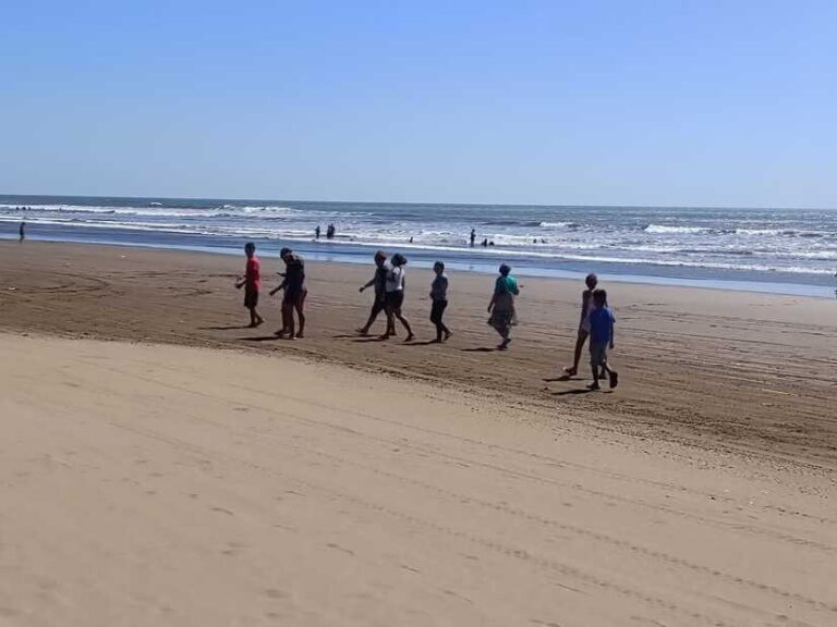 Familias despiden vacaciones disfrutando en la Playa de Pochomil