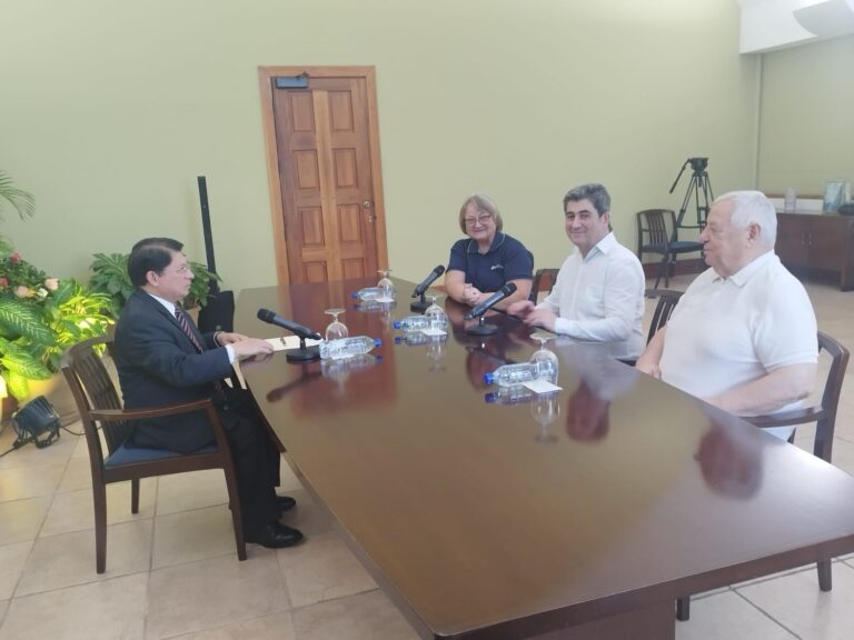 Canciller Moncada sostiene encuentro con  Embajador de la República de Osetia del Sur