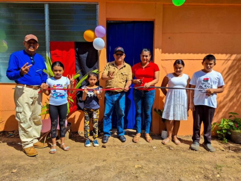Entregan viviendas dignas a familias de Boaco