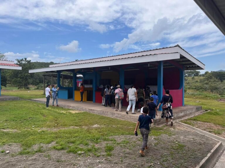 Entregan sitio para el proyecto de mejoramiento del Instituto El Ceibón