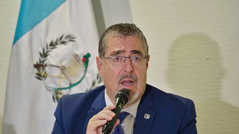 Arévalo asume como presidente de Guatemala