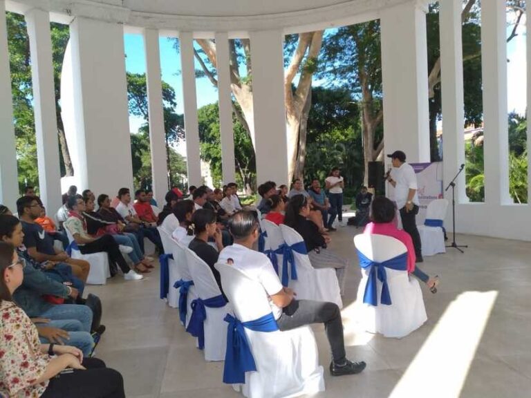 Realizan conversatorio en el Parque Central de Managua