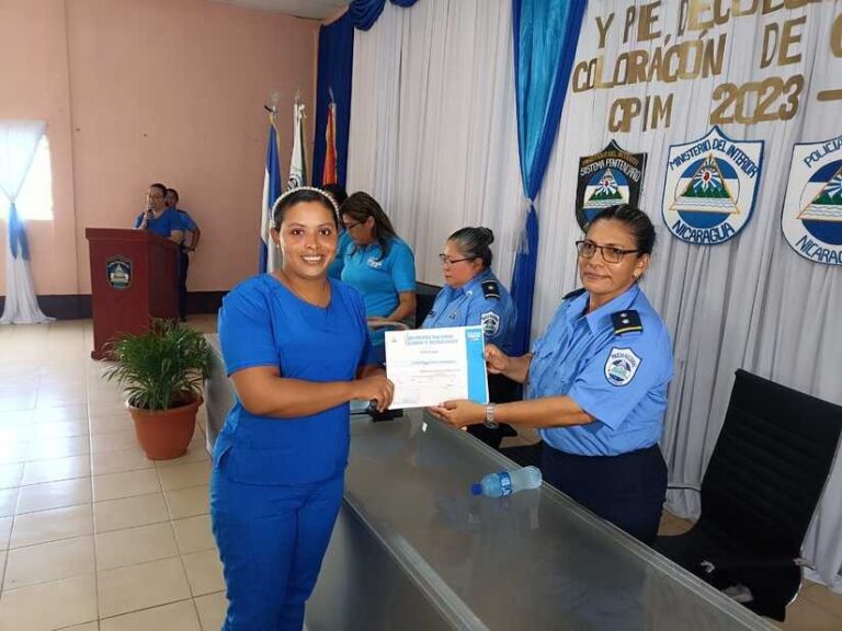 Certifican a 40 privadas de libertad y funcionarias del Centro Penitenciario Integral de Mujeres