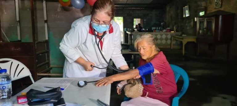 Clínica Móvil llega hasta las familias del barrio Sierra Maestra