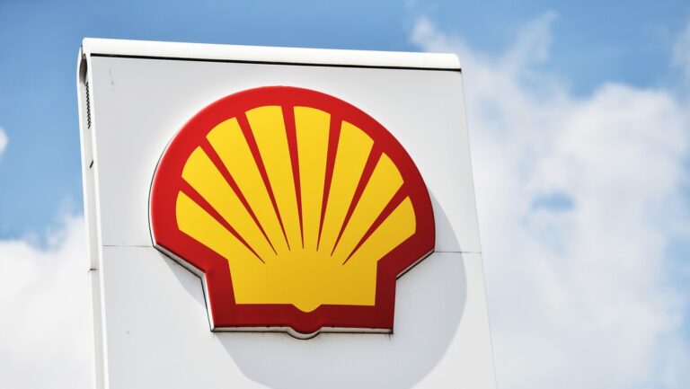 Petrolera Shell cancela el envío de combustible por el mar Rojo