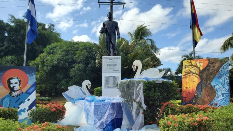 Universitarios rinden homenaje al Príncipe de las Letras Castellanas “Rubén Darío”