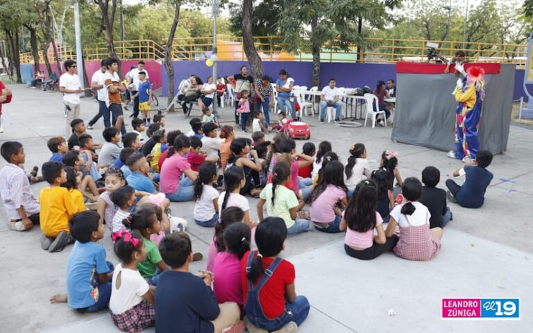 Realizan festival infantil en el Parque Luis Alfonso Velázquez Flores
