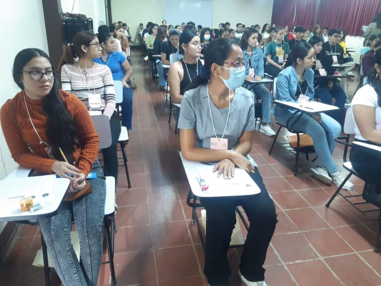 Estudiantes realizan Test Específico de Aptitudes en la UNAN-Managua