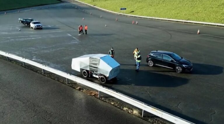 Científicos desarrollan robots para reparar baches en carreteras