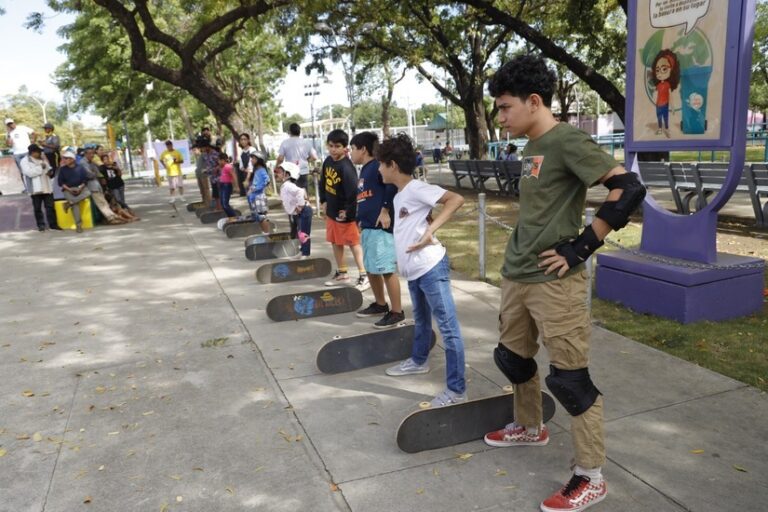 Academia de Skateboarding Leones Azules inicia clases
