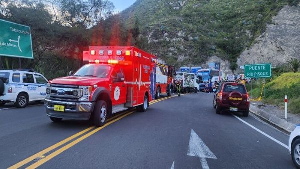 Al menos 18 personas resultan heridas tras accidente de tránsito