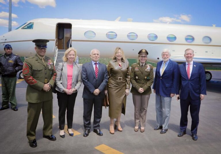 Delegación de EEUU llega a Ecuador para abordar conflicto interno
