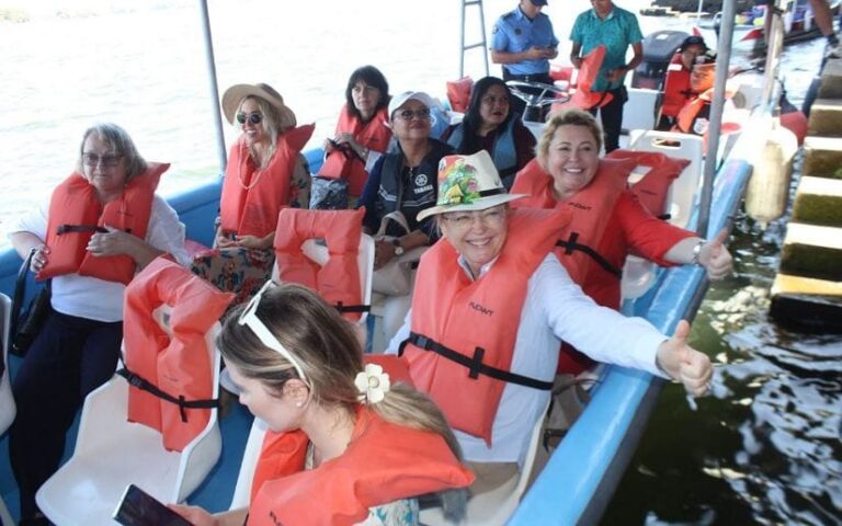 Delegación de Yalta recorre la ciudad colonial de Granada