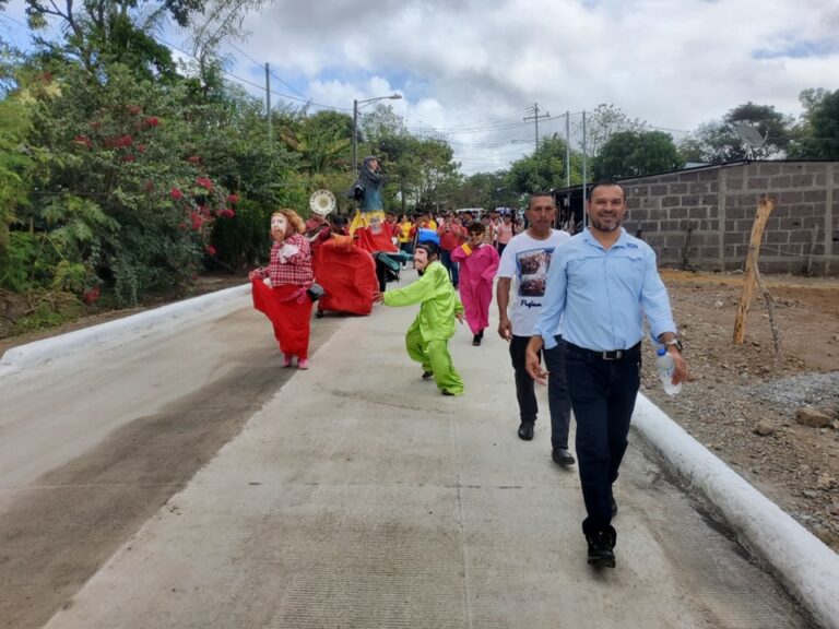 Familias de Juigalpa inauguran 5 cuadras de concreto hidráulico