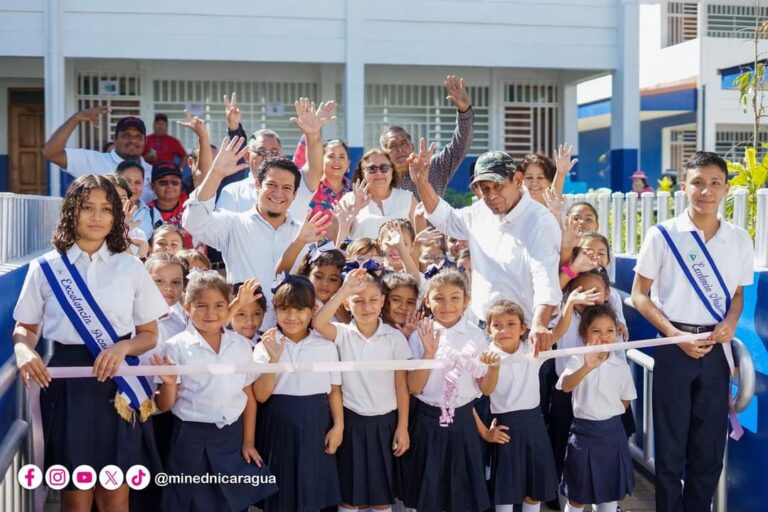 Inauguran el Colegio Barrilete en Colores en Managua