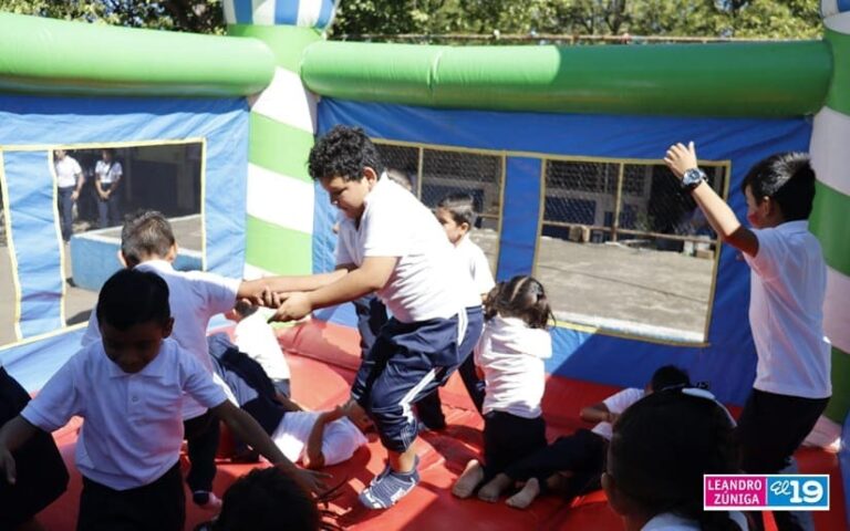 Estudiantes del Benjamín Zeledón disfrutan de un festival infantil