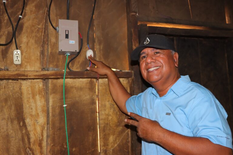 Más familias de Matagalpa cuentan con energía