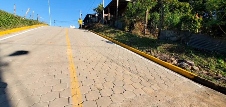 Inauguran calle en el barrio Denis Amador, en La Libertad
