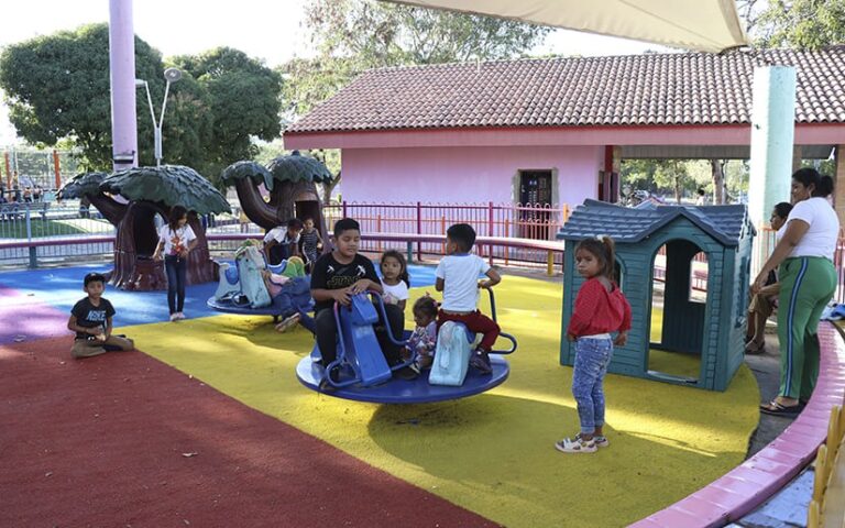 Capitalinos se recrean en el Parque Luis Alfonzo Velázquez Flores