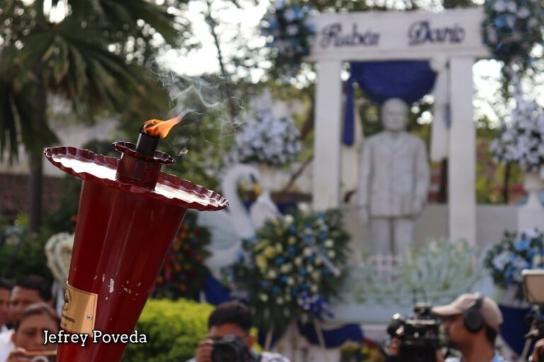 León conmemora 108 aniversario del tránsito a la inmortalidad de Rubén Darío