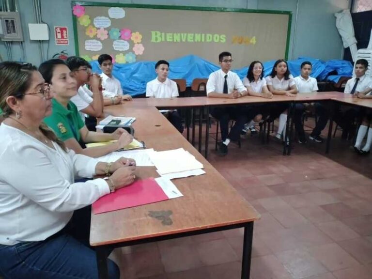 JS realiza evaluación del Concurso de Escuelas Verdes