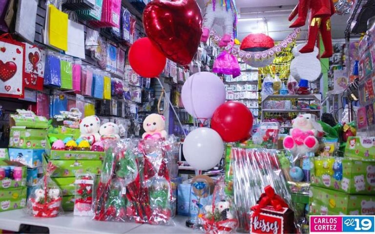 Mercado Roberto Huembes con variedad de artículos para los enamorados