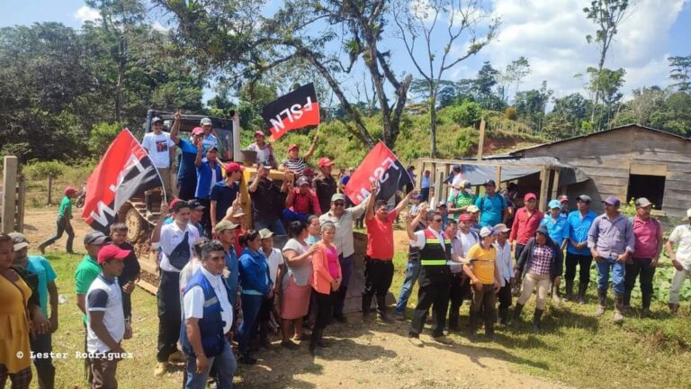 Inauguran camino productivo en Bonanza