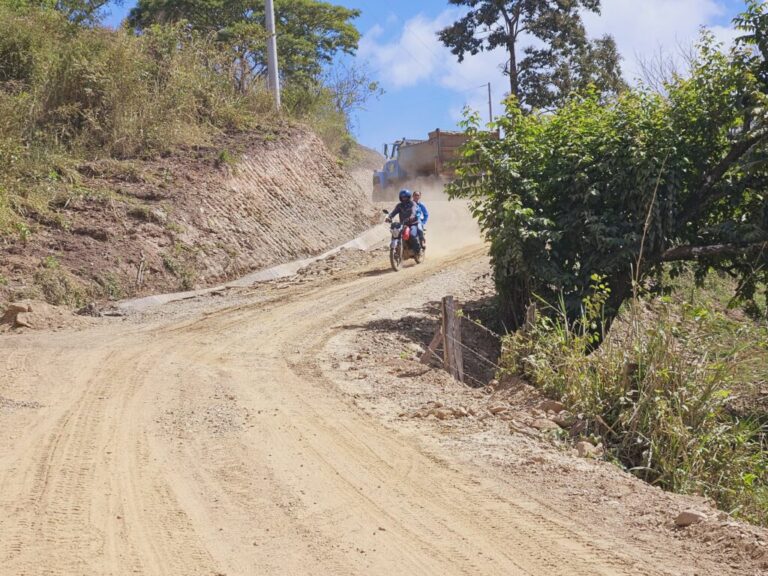 Rehabilitan 8 kilómetros de caminos productivos en Wiwilí