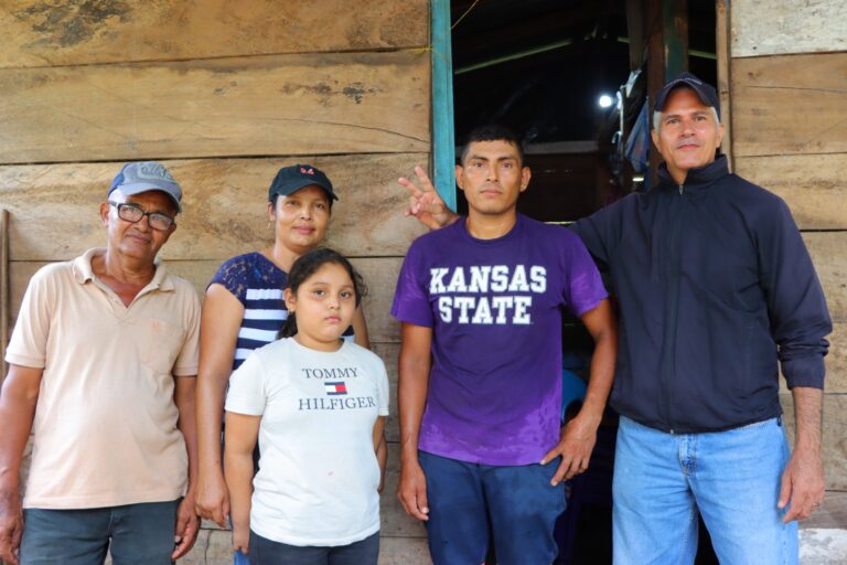 Energía eléctrica llega a comunidad Ramón Salvatierra en El Viejo