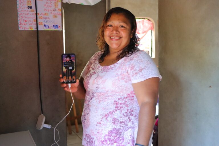 Inauguran proyecto de electrificación en El Viejo