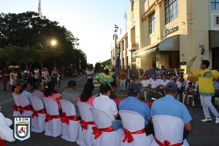 Presentan oferta turística en León