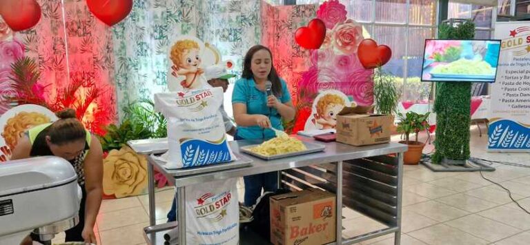 Capacitan a protagonistas sobre elaboración de pasteles