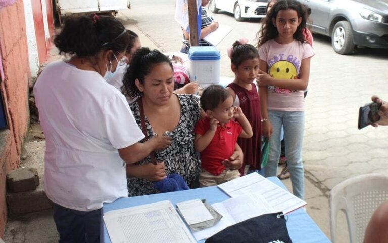 Atención médica llega a familias del barrio Recreo Norte