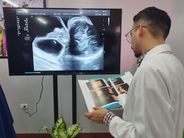 Presentan Atlas de Revisión con Ultrasonido del Bebé en el Vientre
