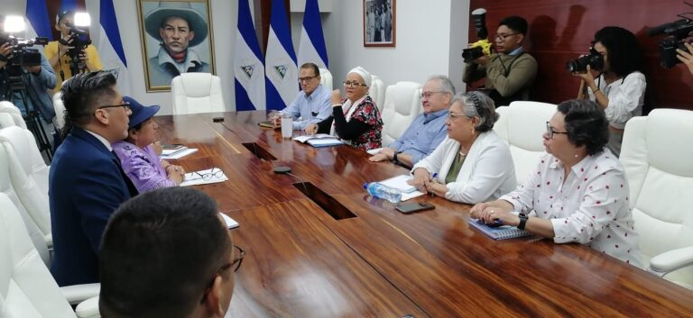 Canciller de Bolivia sostiene encuentro con directiva de la AN