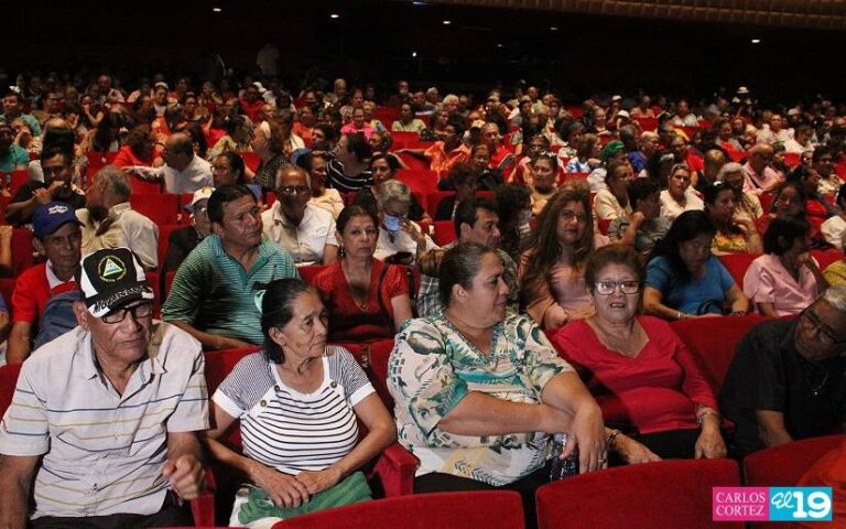 TNRD saluda al mes del Amor y Amistad con concierto de boleros