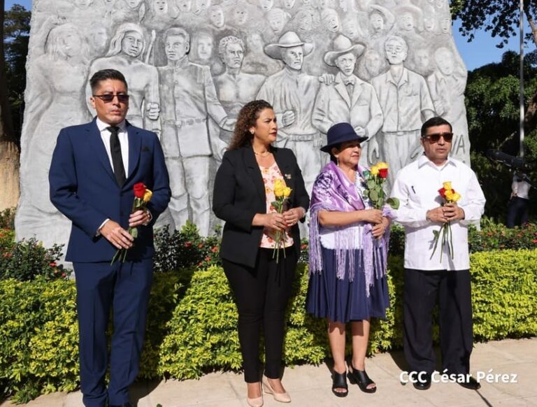 Como un gesto de hermandad canciller de Bolivia rinde homenaje a héroes de Nicaragua