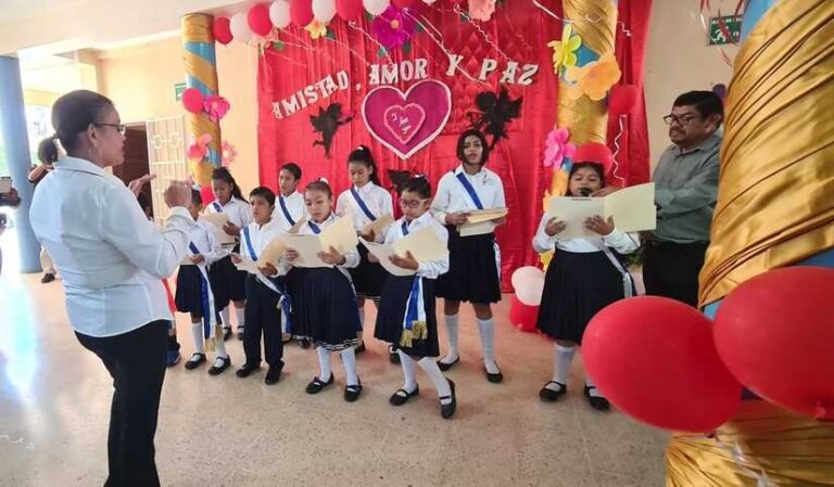 Coros escolares y estudiantiles participan en concierto de Amistad, Amor y Paz